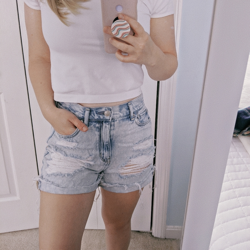 ✨AE high wasted ripped shorts
